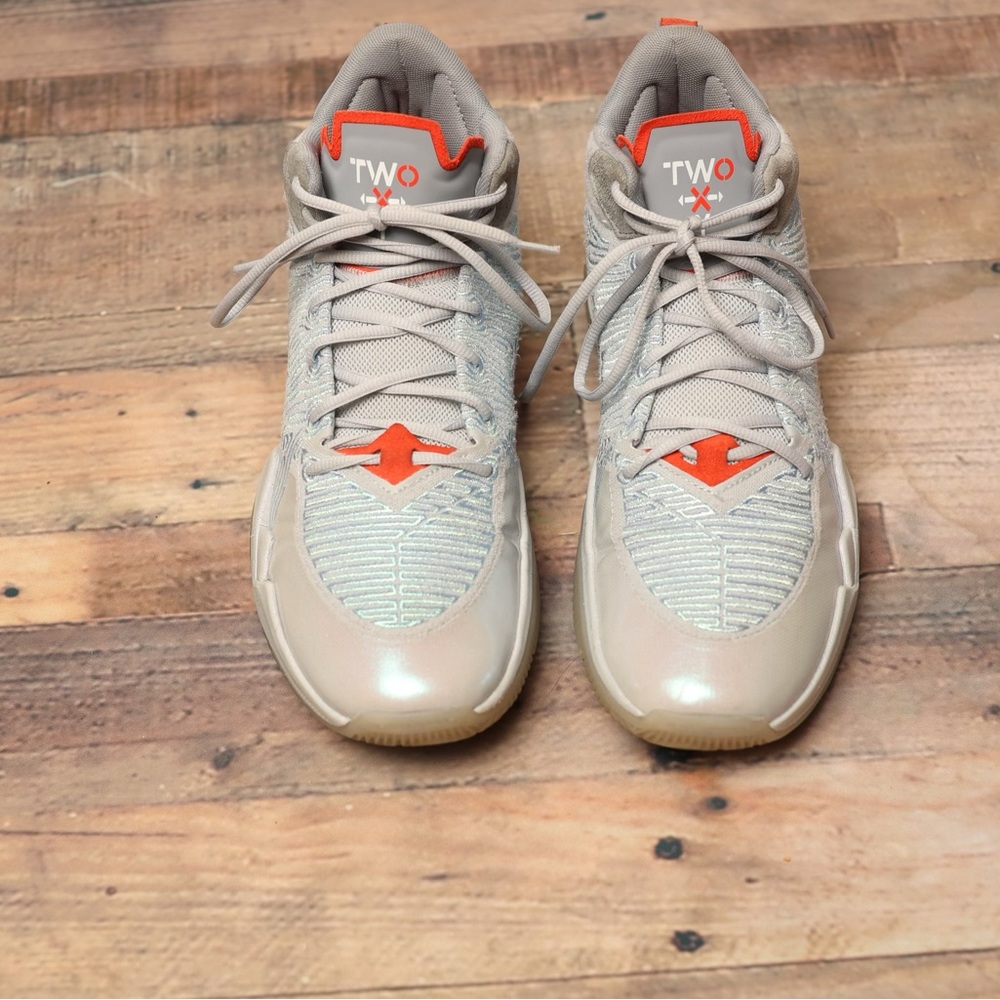 TOW WXY new balance, basketball shoes/sneakers size 12 silver